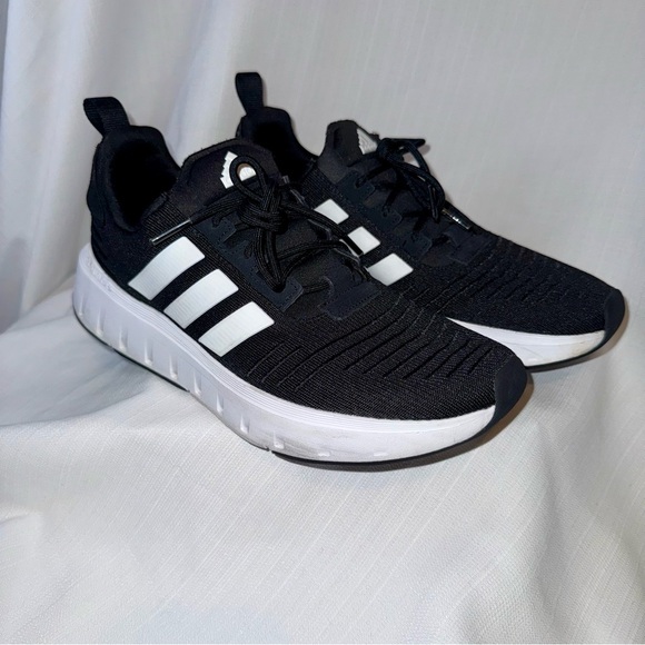 Adidas Black and White Athletic Bounce Running Shoes Men\'s Size 8.5 main image 4